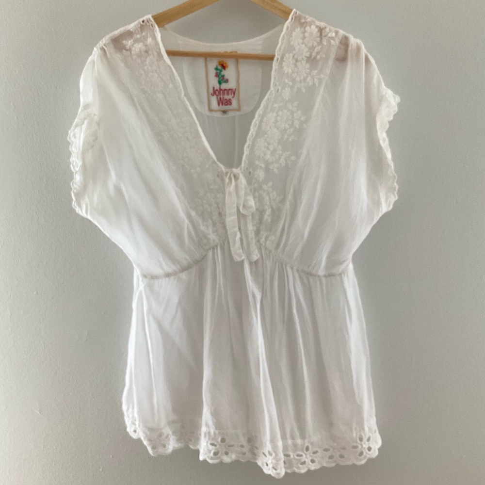Johnny Was White Floral Embroidered  Medium Top